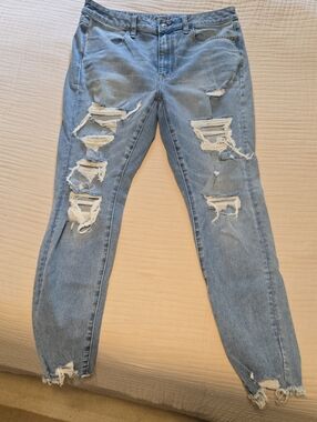 American Eagle Outfitters Women's Light Blue Distressed Boyfriend Jeans